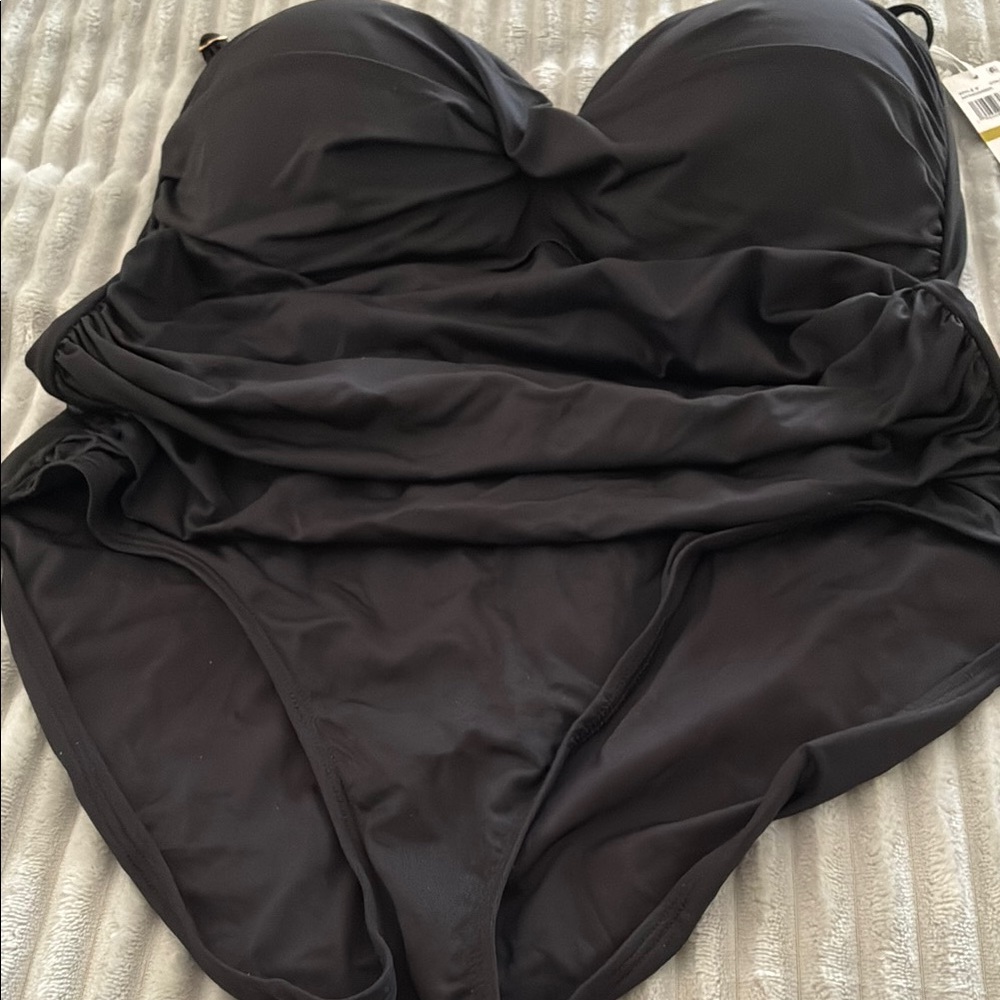Anne Cole Black one piece swimsuit 
Size 14